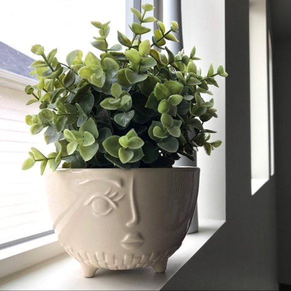 New Serving Bowl with Half Face & Feet - Picture 2 of 6